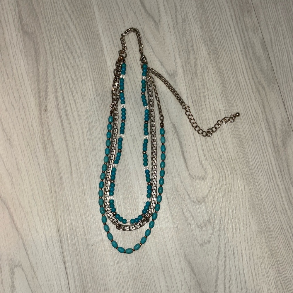 🛍️ Turquoise 3 strand beaded and chain necklace.